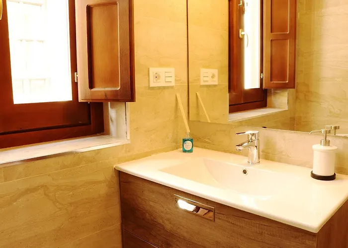 The Suits Catedral Apartment *